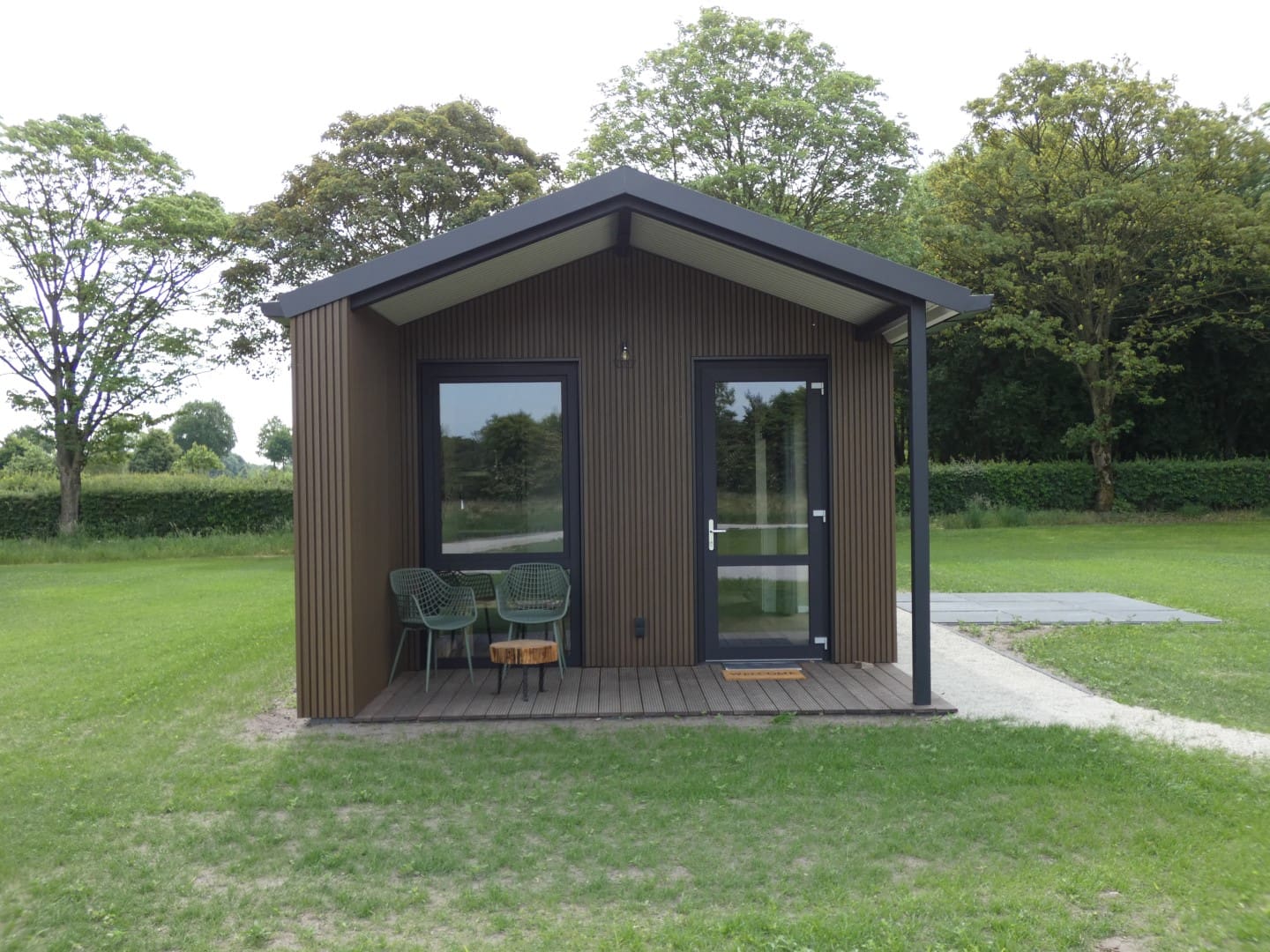 Modulaire recreatiewoning, hennephout, duurzame isolatie, voor aanzicht