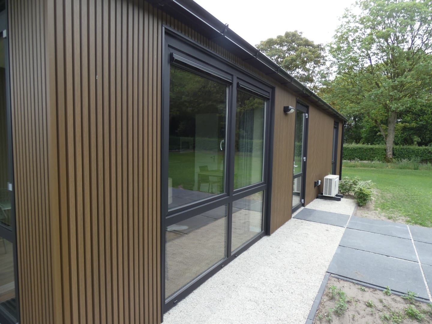 Modulaire recreatiewoning, hennephout, duurzame isolatie, zij aanzicht